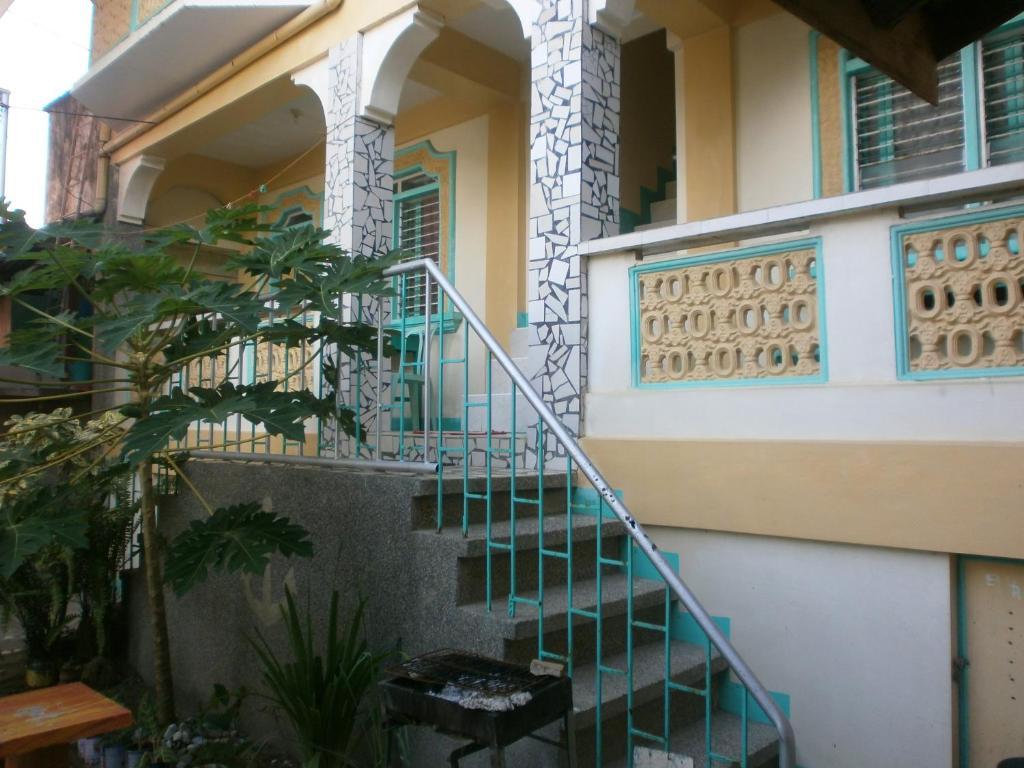 Manalo'S Lodge And Restaurant Puerto Galera Exteriör bild